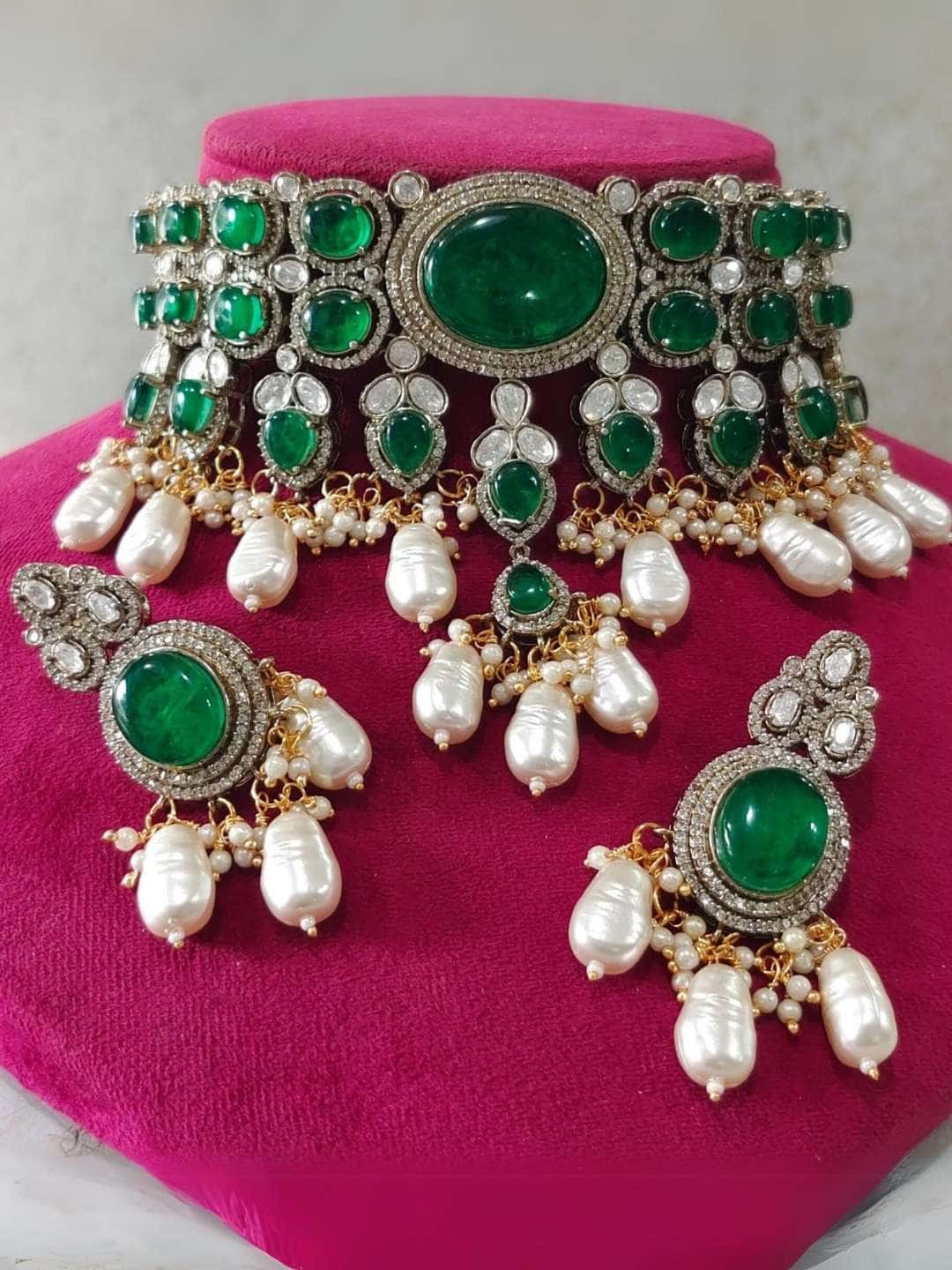 Ishhaara  Green Carved Emerald Kundan Choker