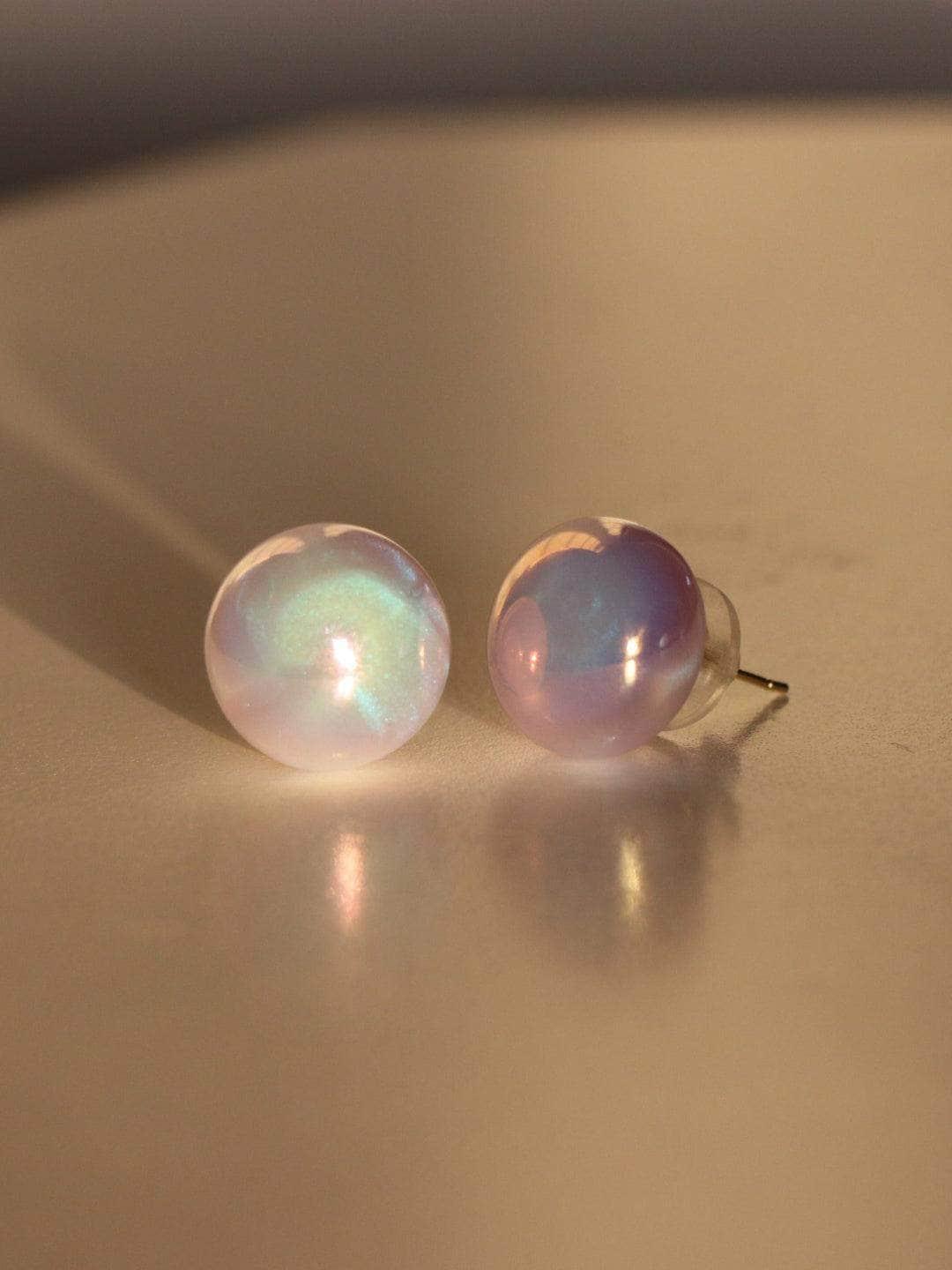 Ishhaara Pearl Statement Studs Chrome