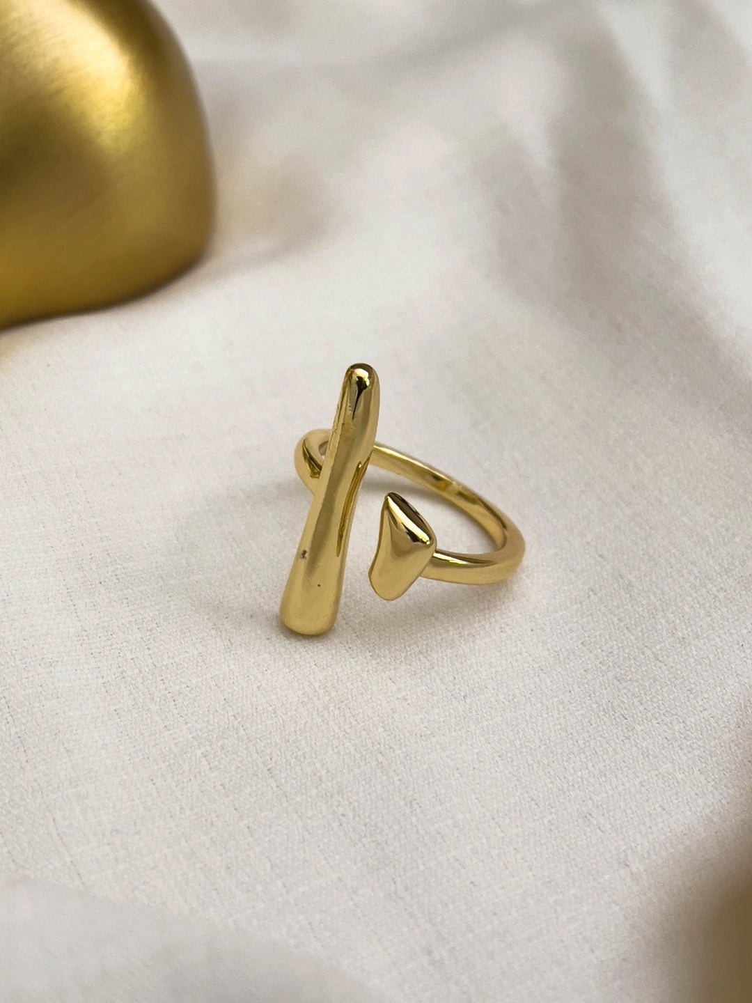 Ishhaara Abstract Gold Ring