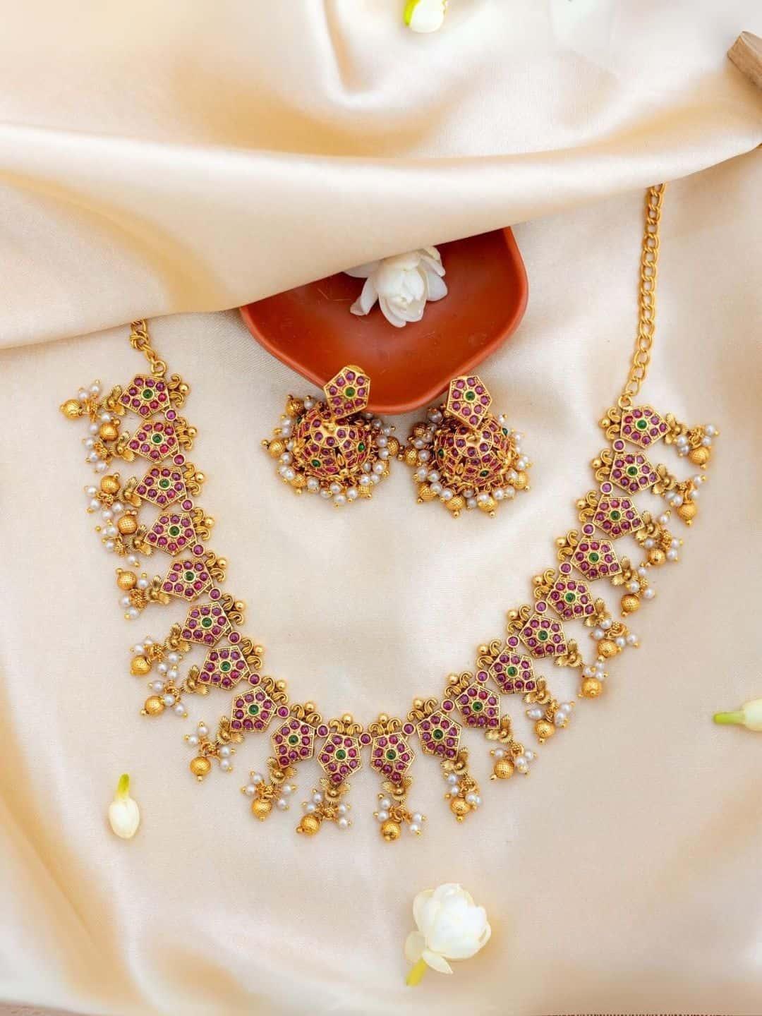 Ishhaara Adorable Kemp And Ad Stone Design Necklace