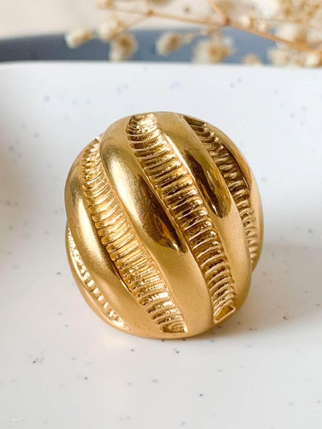 Ishhaara Aesthetic Signet Ring