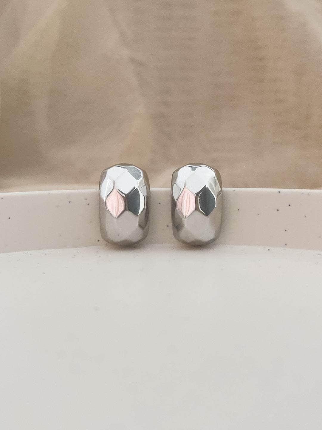 Ishhaara Ananya Pandey In Elegant Half Round Shape Hanging Earrings