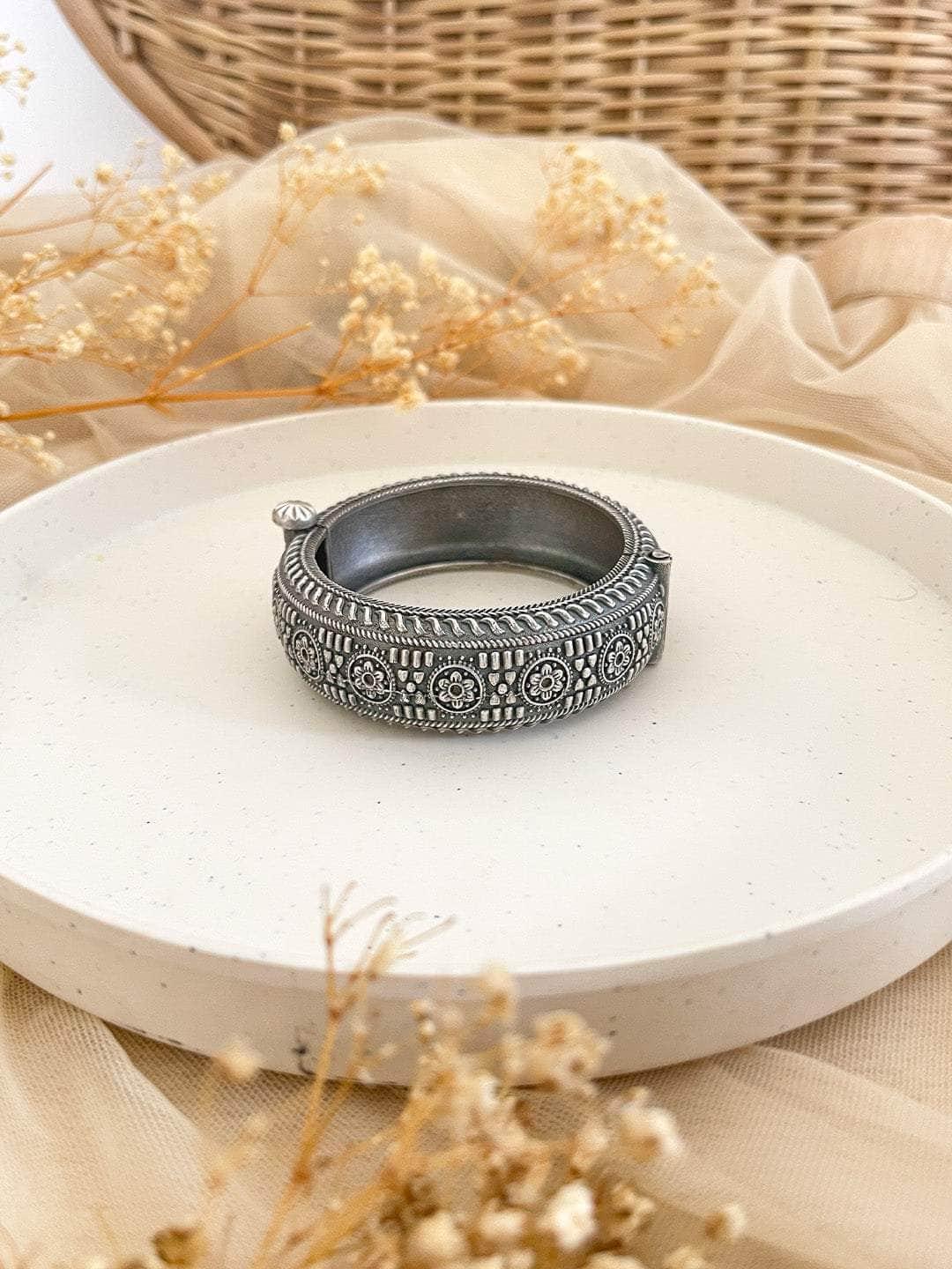 Ishhaara Beautiful Banjara Bangle