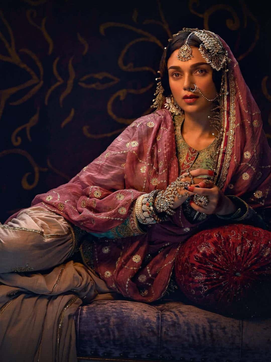 Ishhaara Bibbo Jaan Look Inspired Chandbali Earring And Maangtika Set