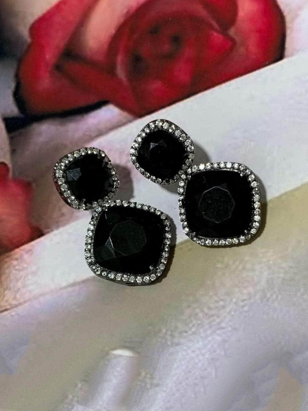 Ishhaara Austere Crystal Stud