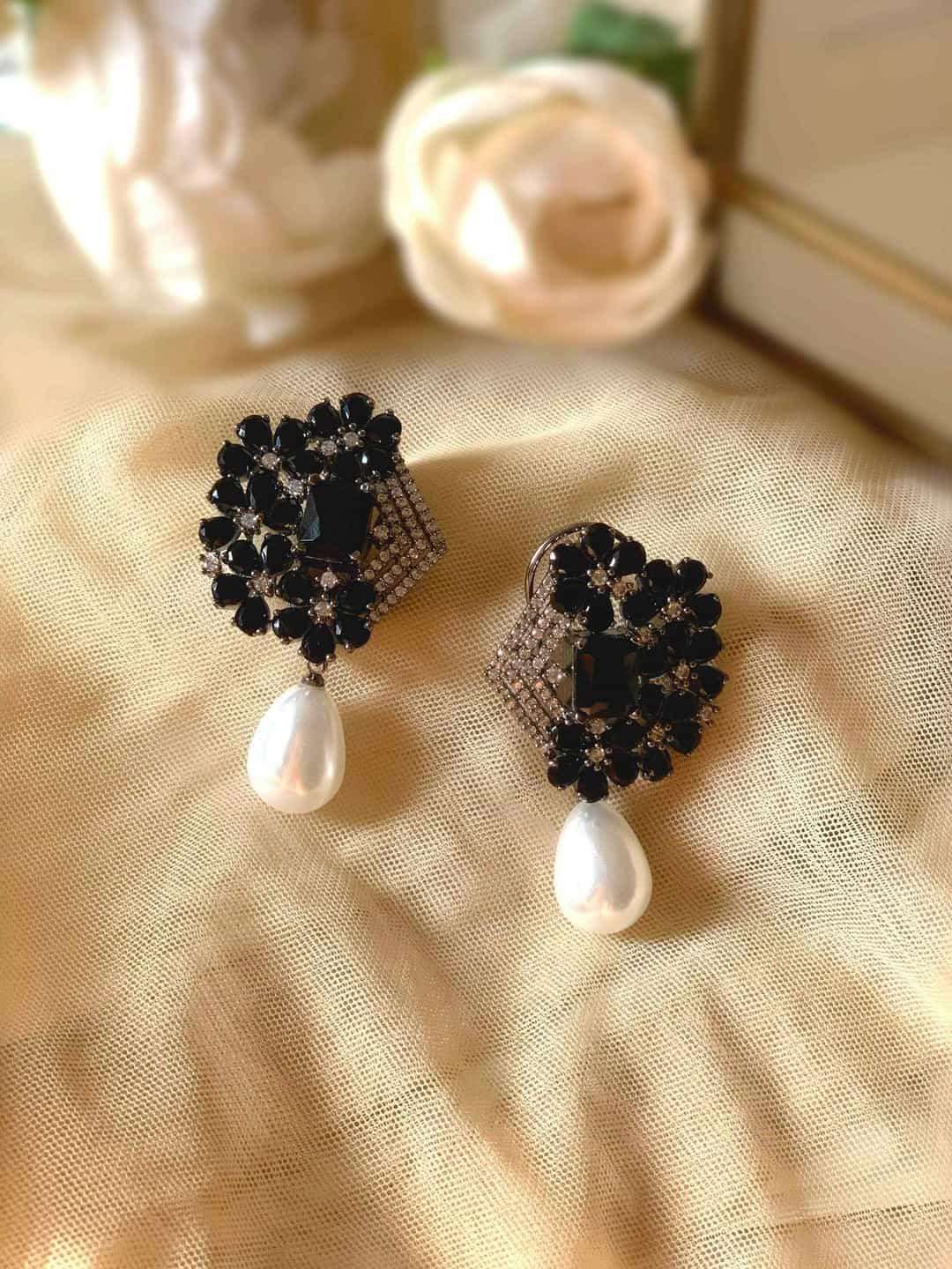 Ishhaara White Crystal-Pearl Harmony Earring-White