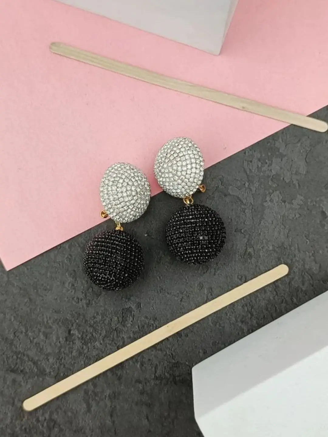 Ishhaara Black Dual Zircon Ball Earring