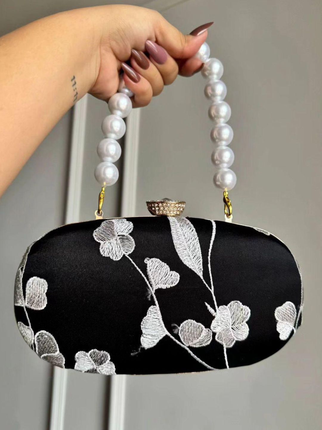 Ishhaara Black Garden Of Flowers Clutch Bag