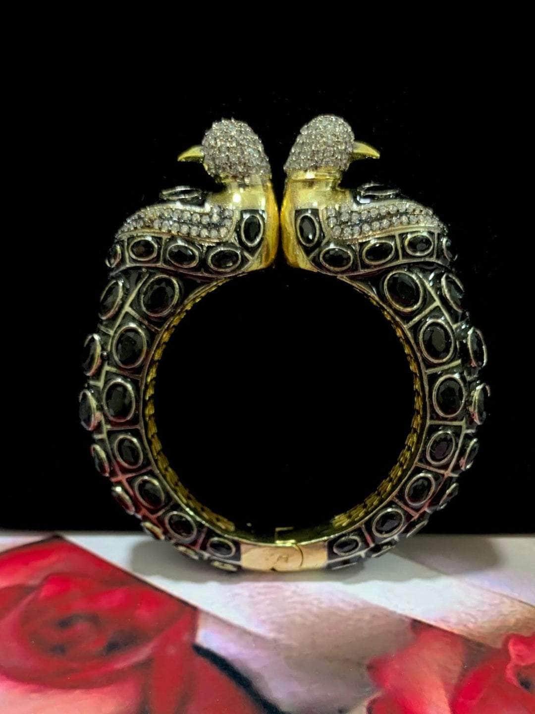 Ishhaara Kili Mugam Handcuff