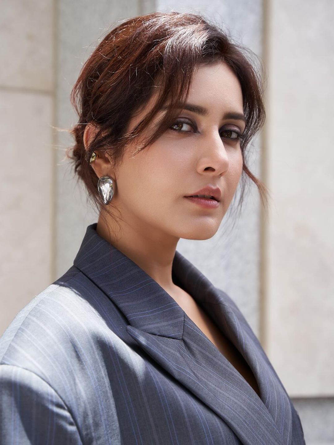 Ishhaara Black Raashii Khanna In Striking Tear Drop Earrings - Silver