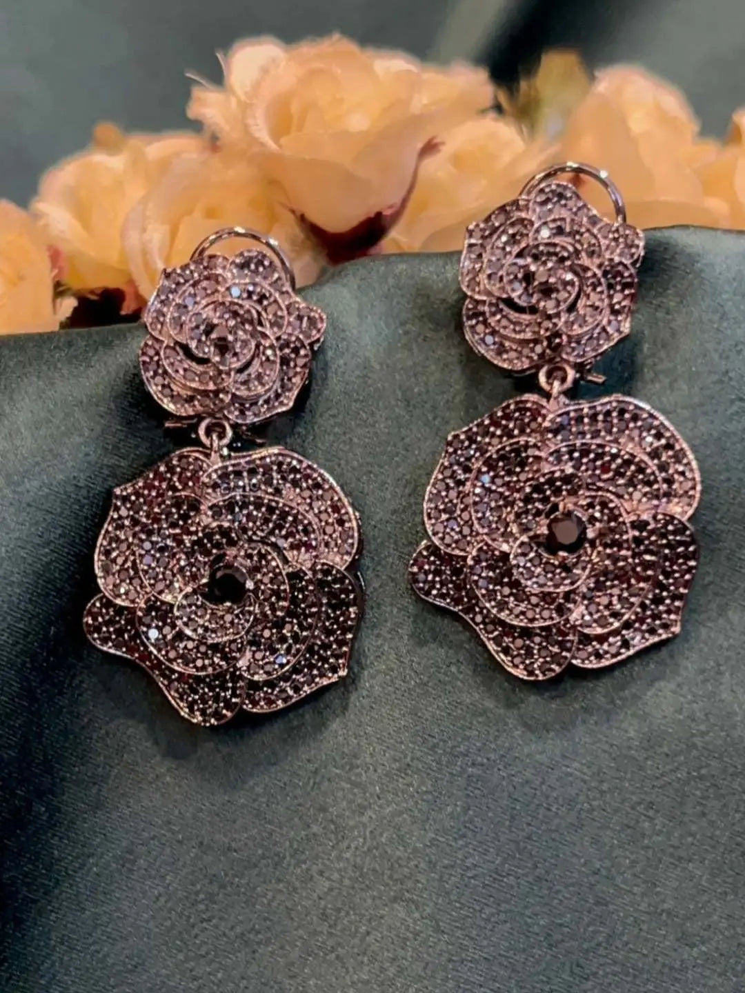 Ishhaara Black Rose Tinted Danglers
