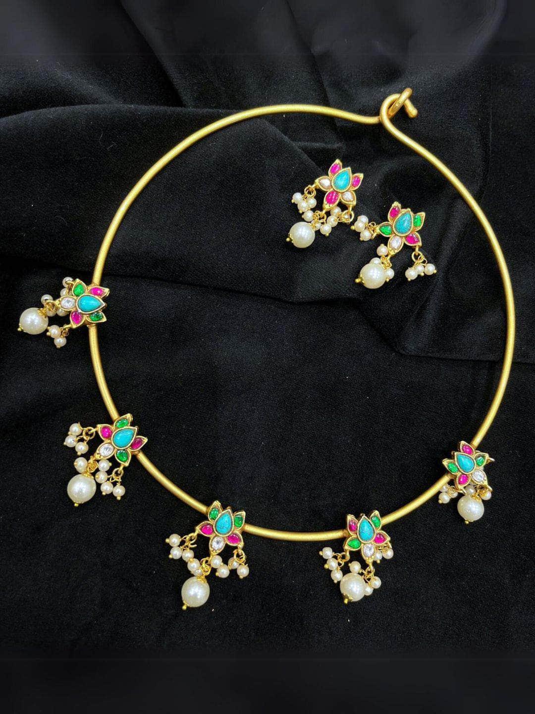 Ishhaara Ad Stone Lotus Hasli Choker