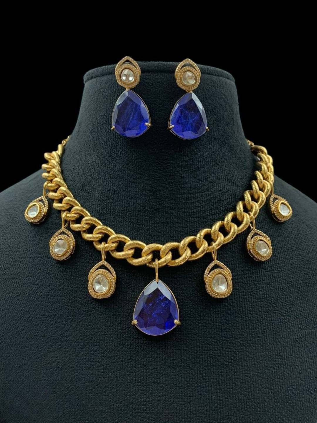 Ishhaara Blue Antique Designer Chained Pendant Necklace