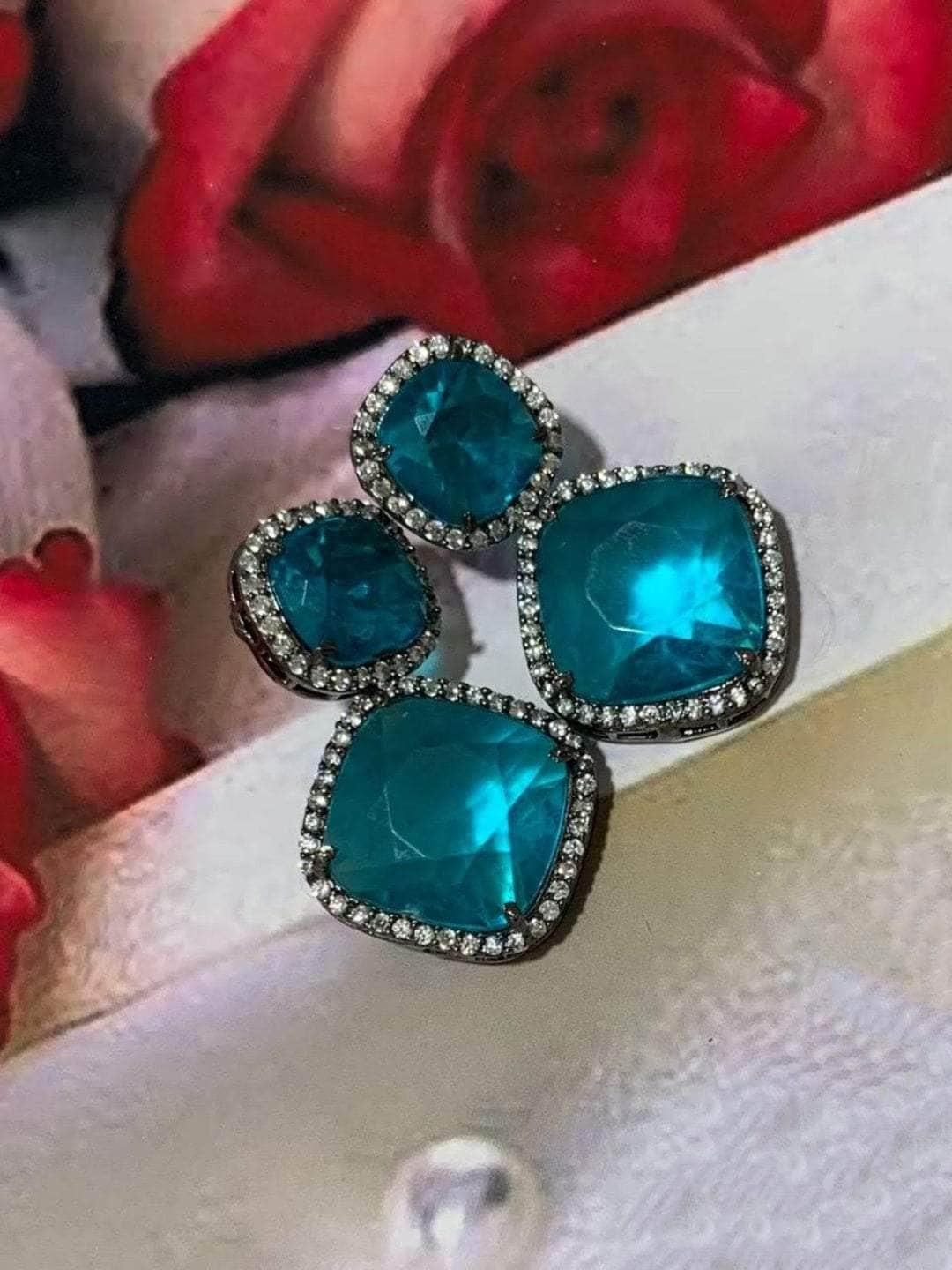 Ishhaara Austere Crystal Stud