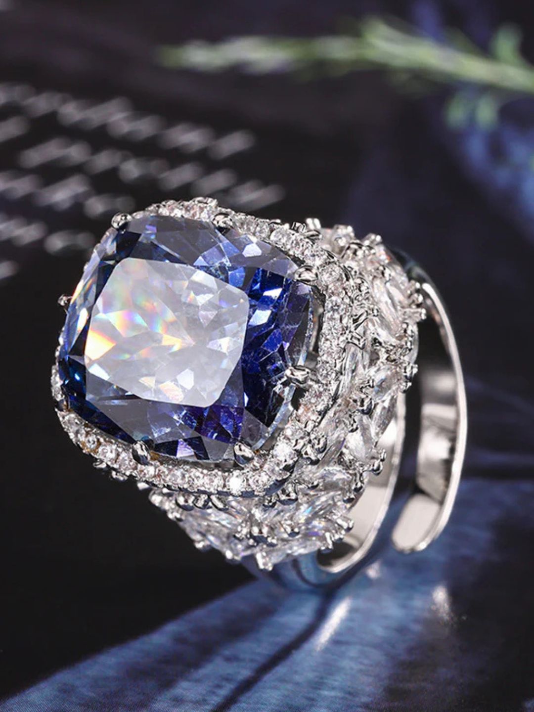Ishhaara Blue Cushion Cut Halo Ring
