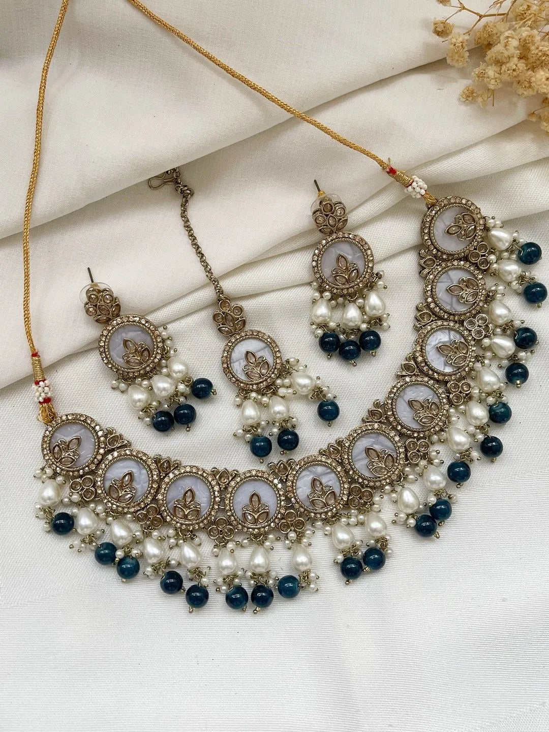 Ishhaara Blue Elegant Kundan And Meenakari Choker Necklace