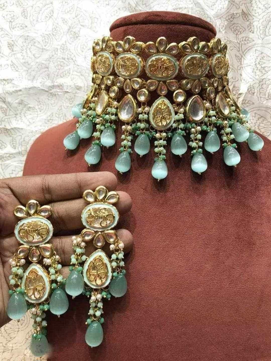 Ishhaara Oval Shaped Small Kundan Choker