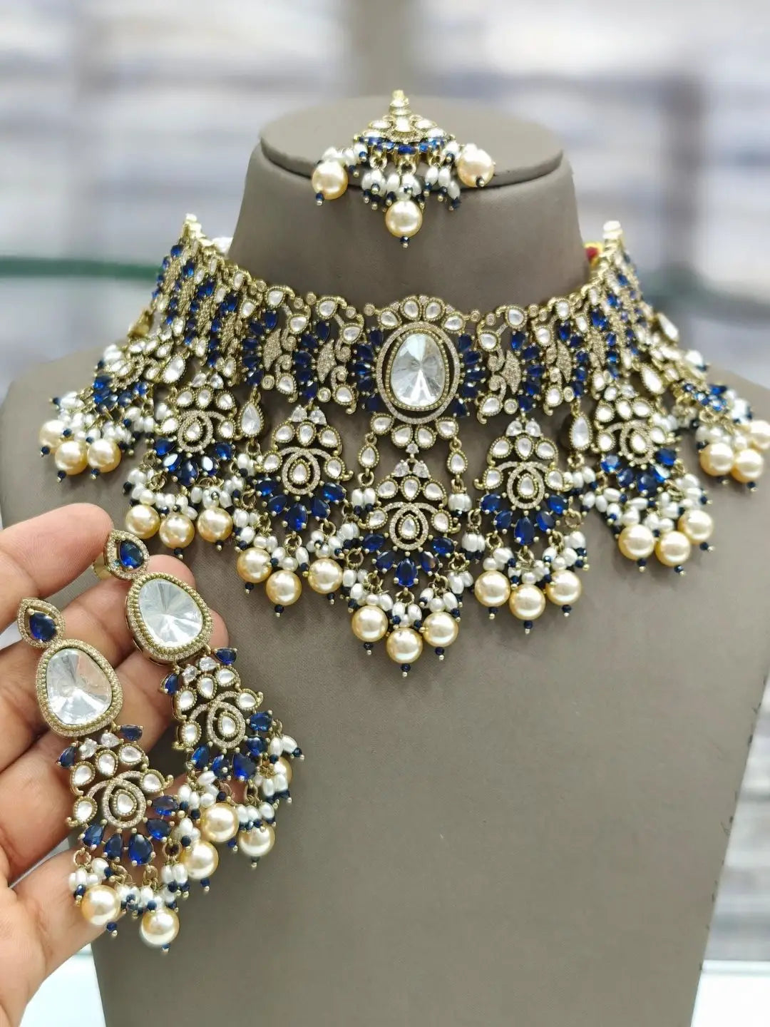 Ishhaara Blue Stone Studded And Beaded Moissanite Kundan Choker