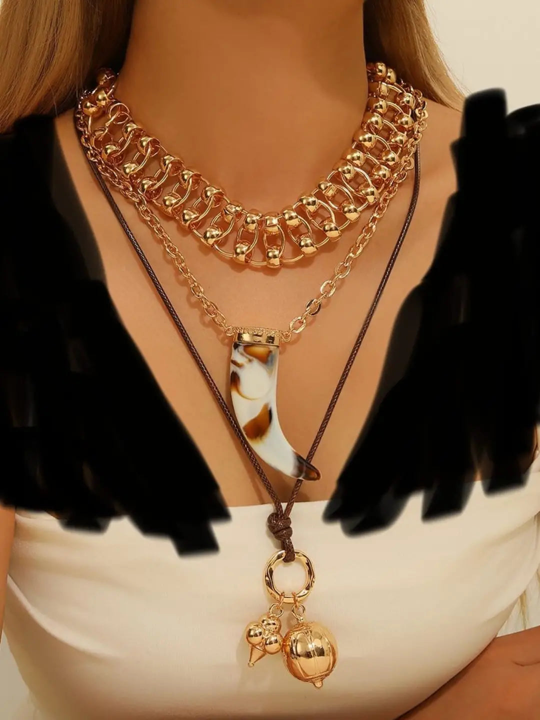 Ishhaara Boha Knife Necklace