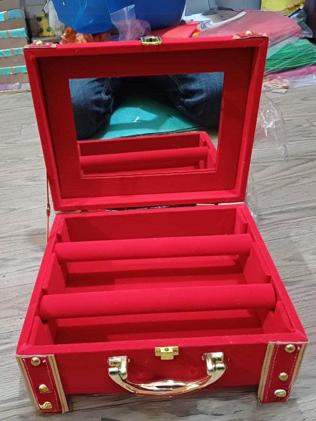 Ishhaara Bonanza Palki Bangle Vanity Box