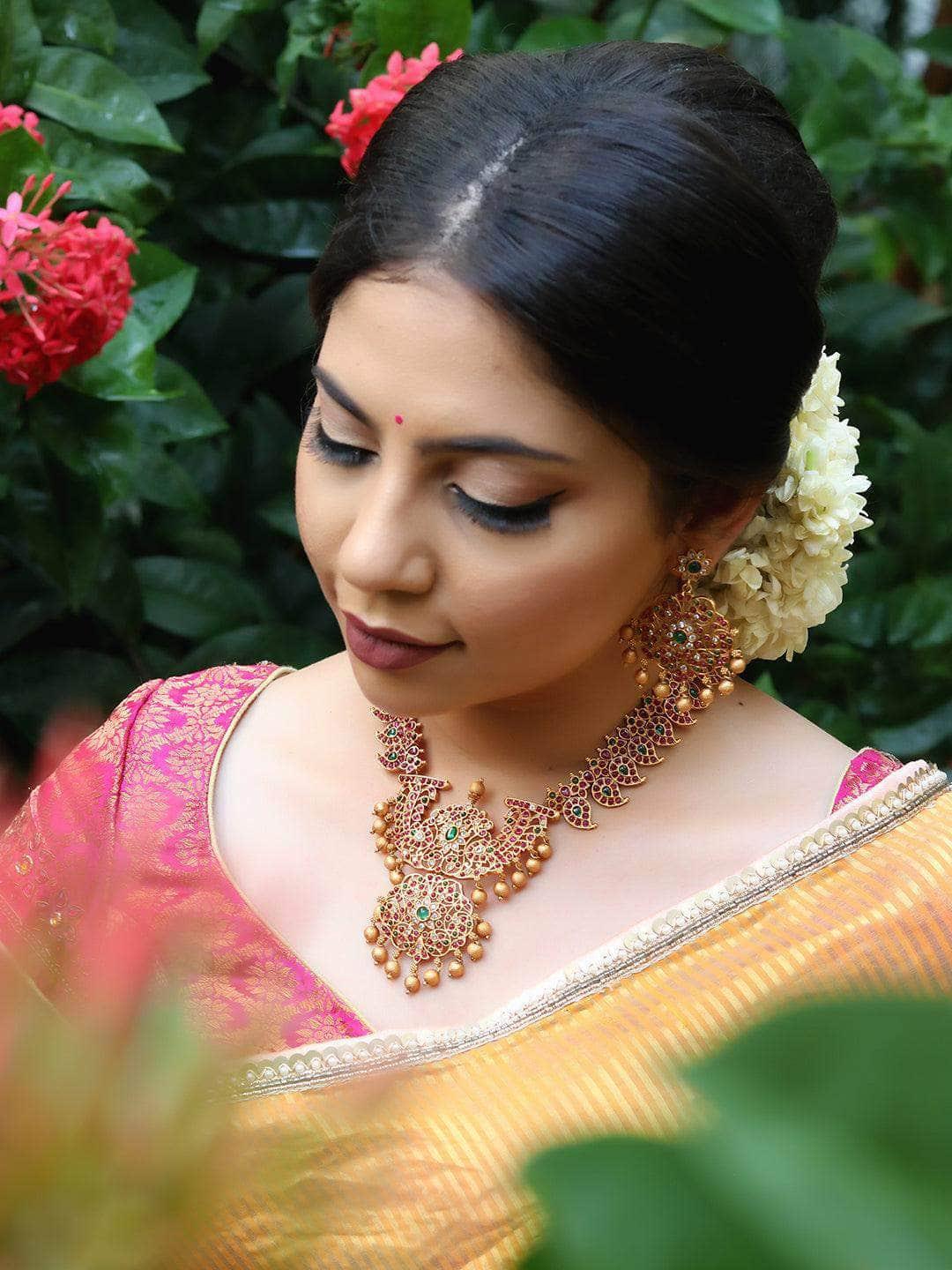 Ishhaara Bridal Red And Green Mango Design Necklace Set
