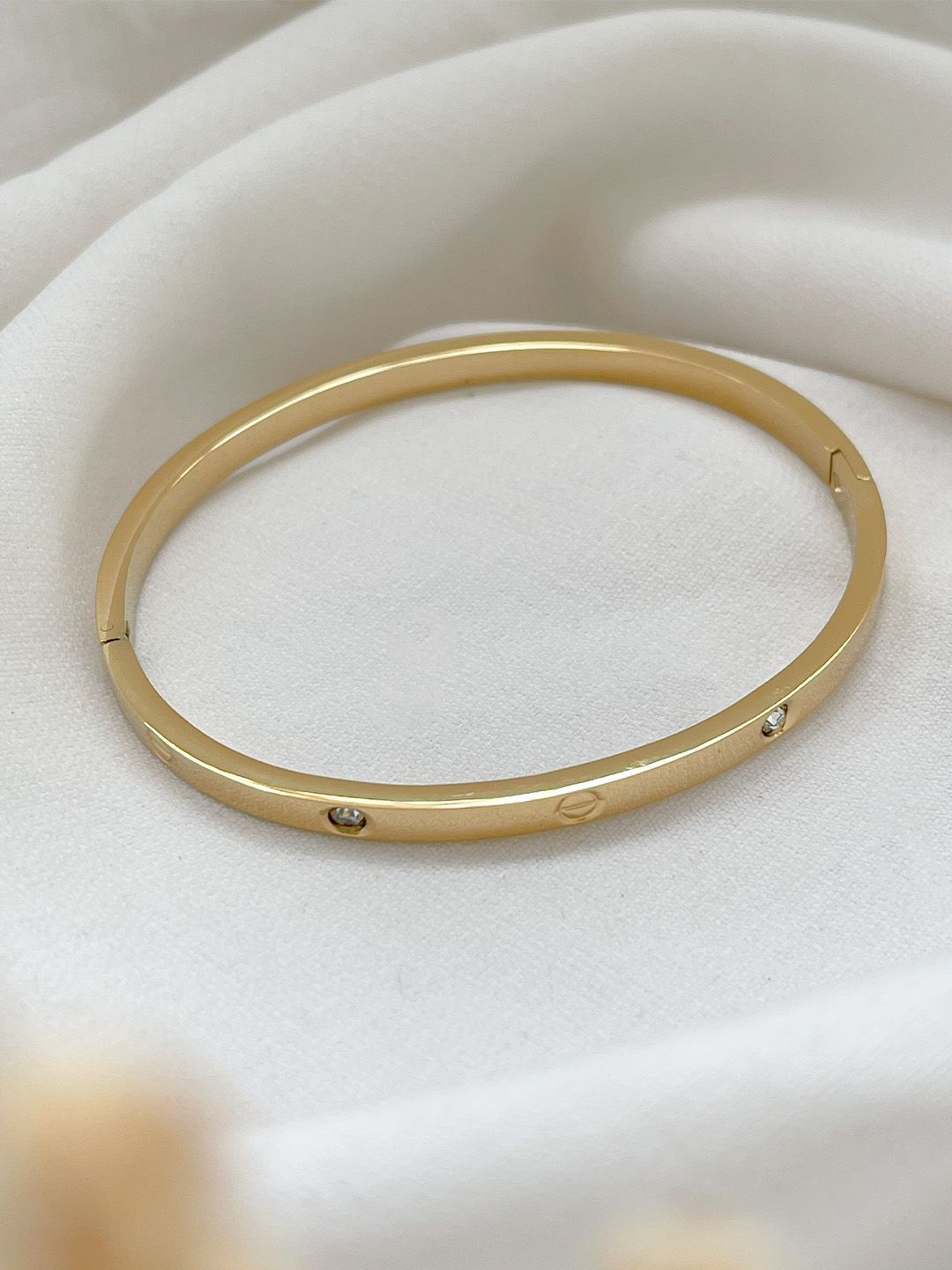 Ishhaara Cartier Love Bracelet