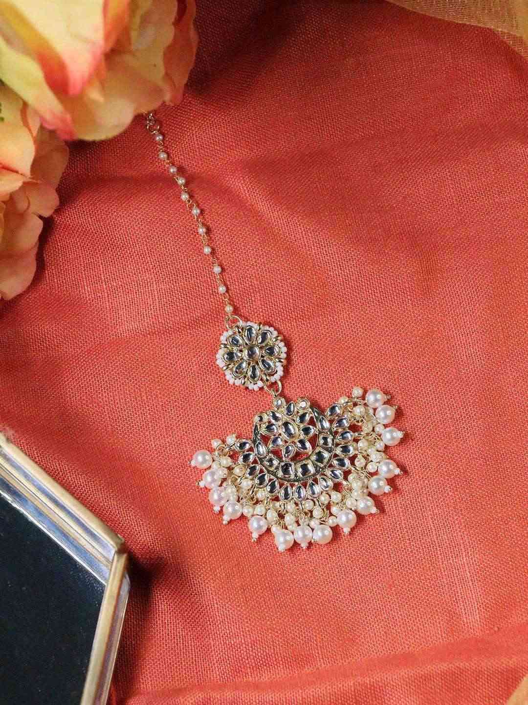 Ishhaara Chandbali Moti Teeka