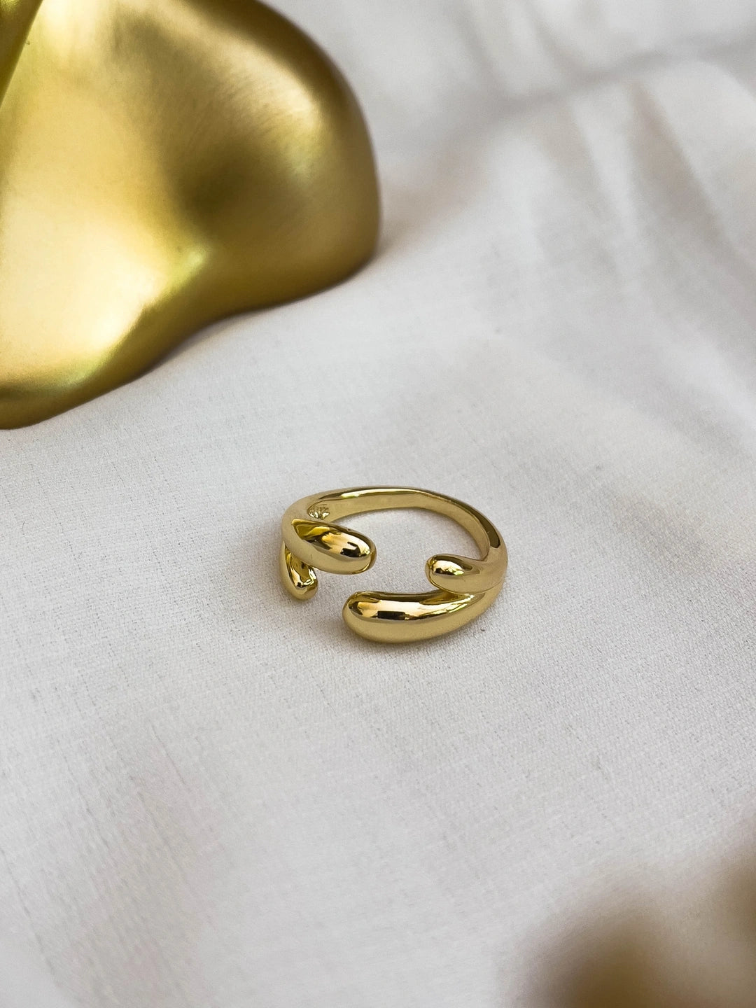 Ishhaara Chunky Bella Ring