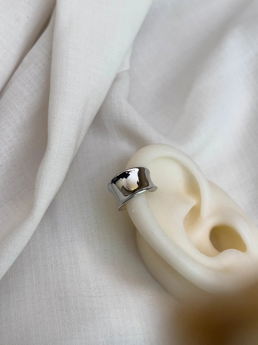 Ishhaara Chunky Concave Earcuff Earring