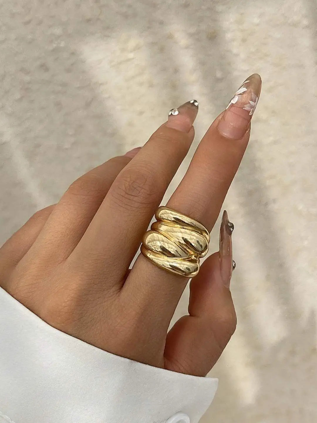Ishhaara Chunky Twisted Ring