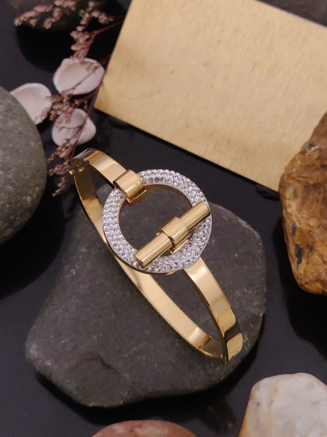 Ishhaara Circle Inclined Rod Hidden Buckle Bracelet