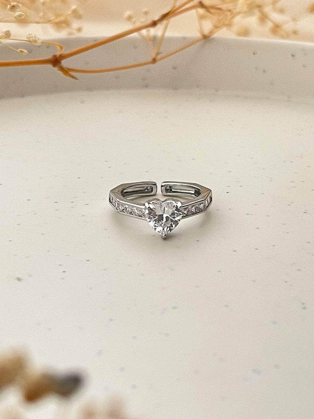 Ishhaara Cobra Diamond Engagement Ring