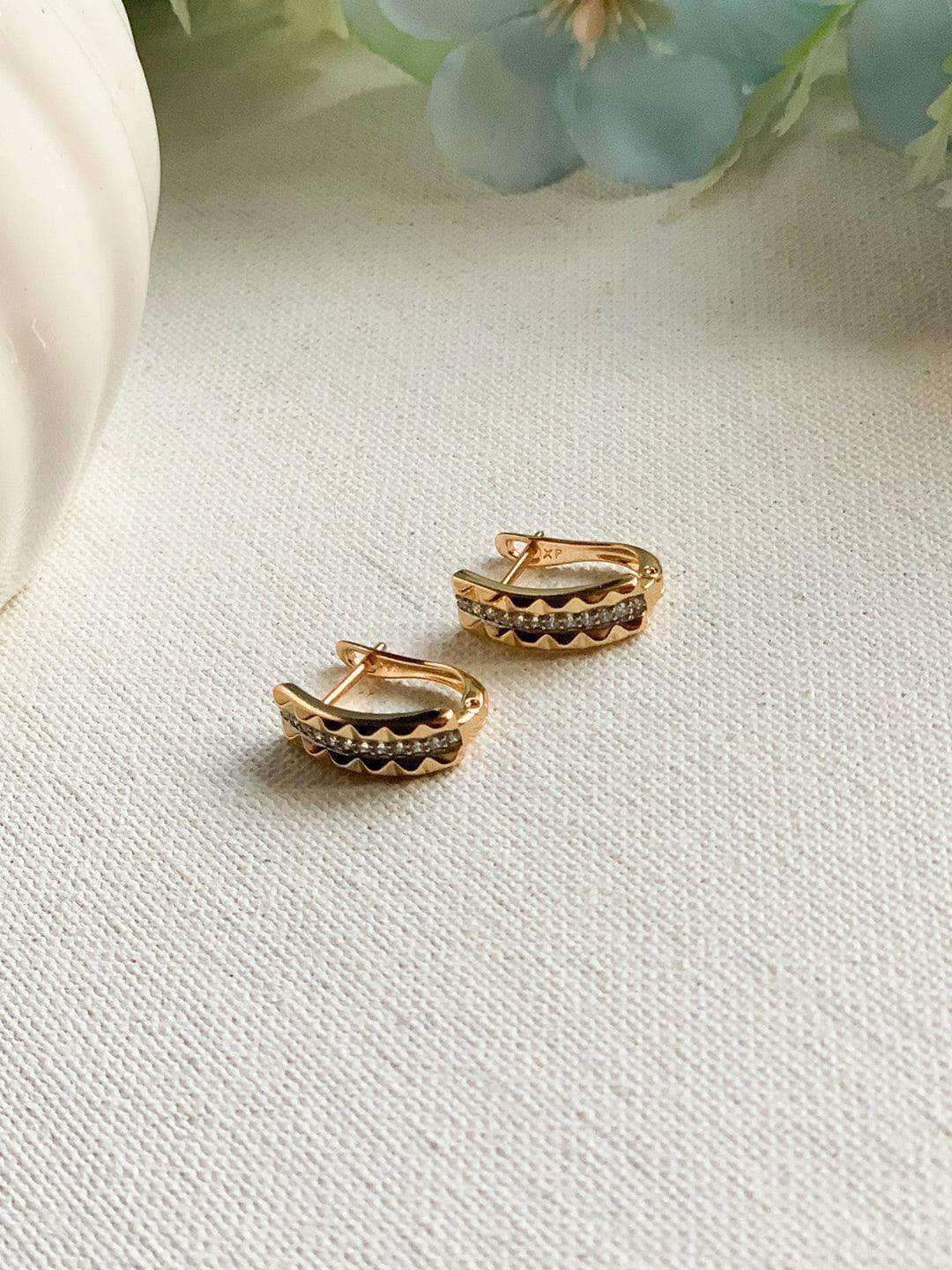 Ishhaara Cut Diamond Huggie Earrings