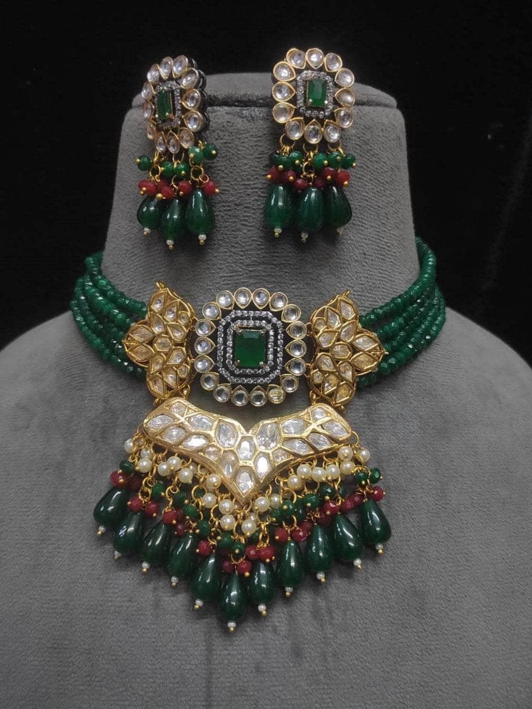 Ishhaara Lustrous Class Necklace