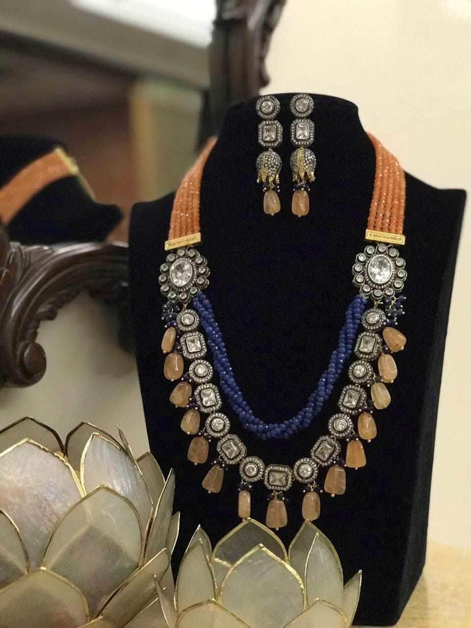 Ishhaara Twisted Color Necklace With White Stone
