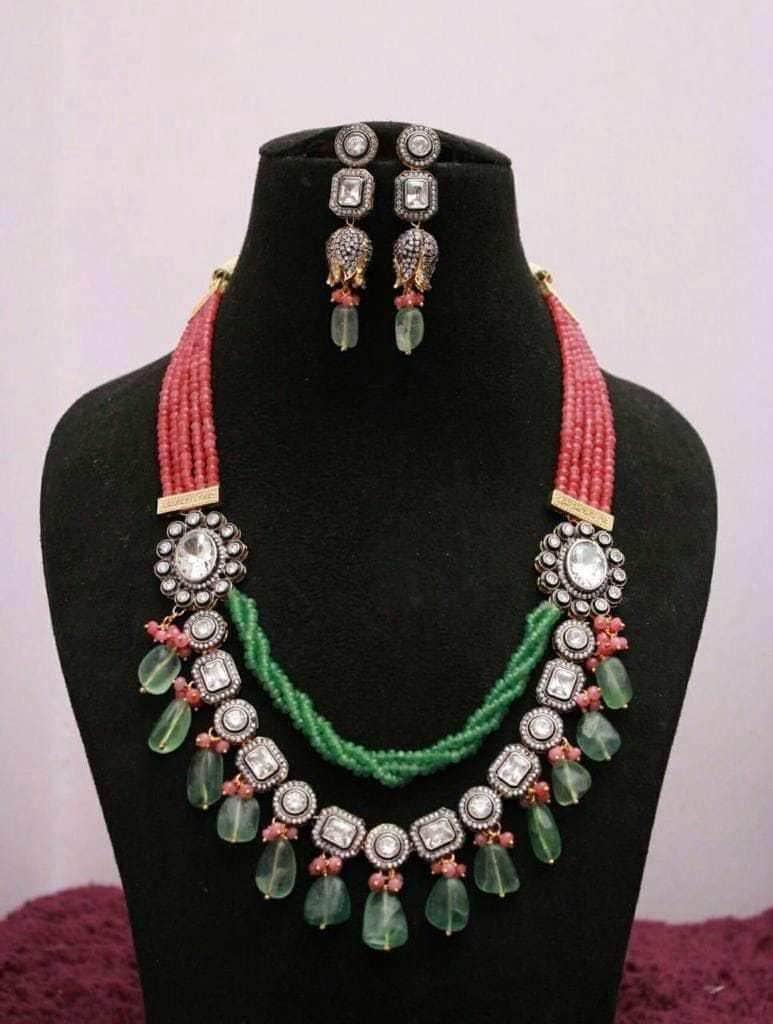 Ishhaara Twisted Color Necklace With White Stone