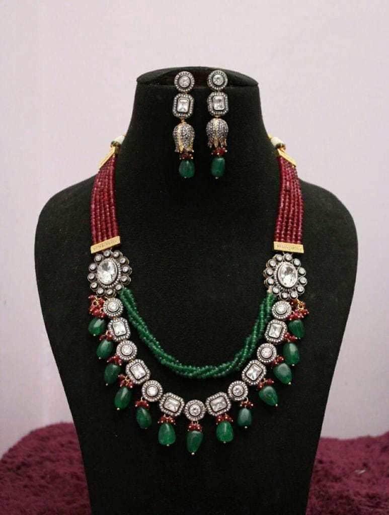 Ishhaara Twisted Color Necklace With White Stone