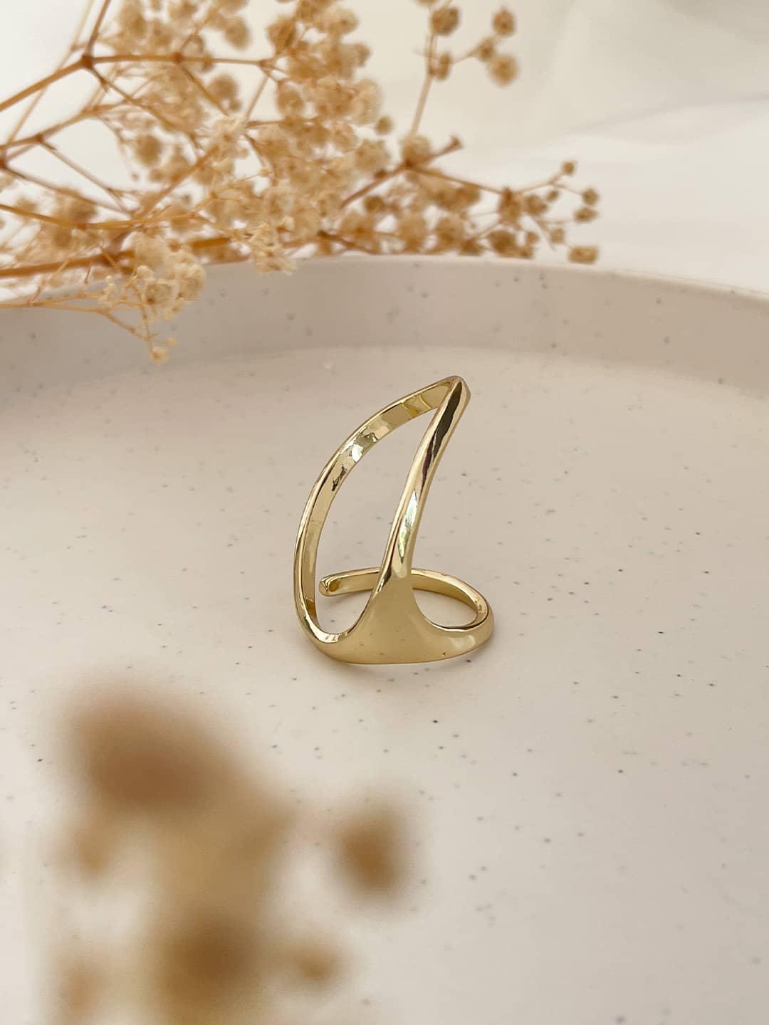 Ishhaara Delicacy Gold Ring