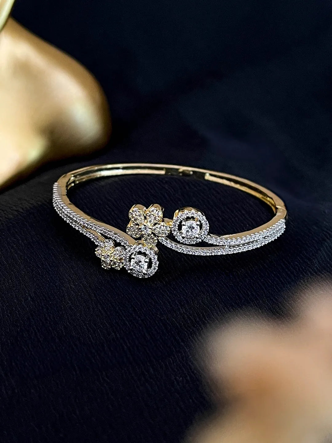 Ishhaara Designer Openable Ad Kada