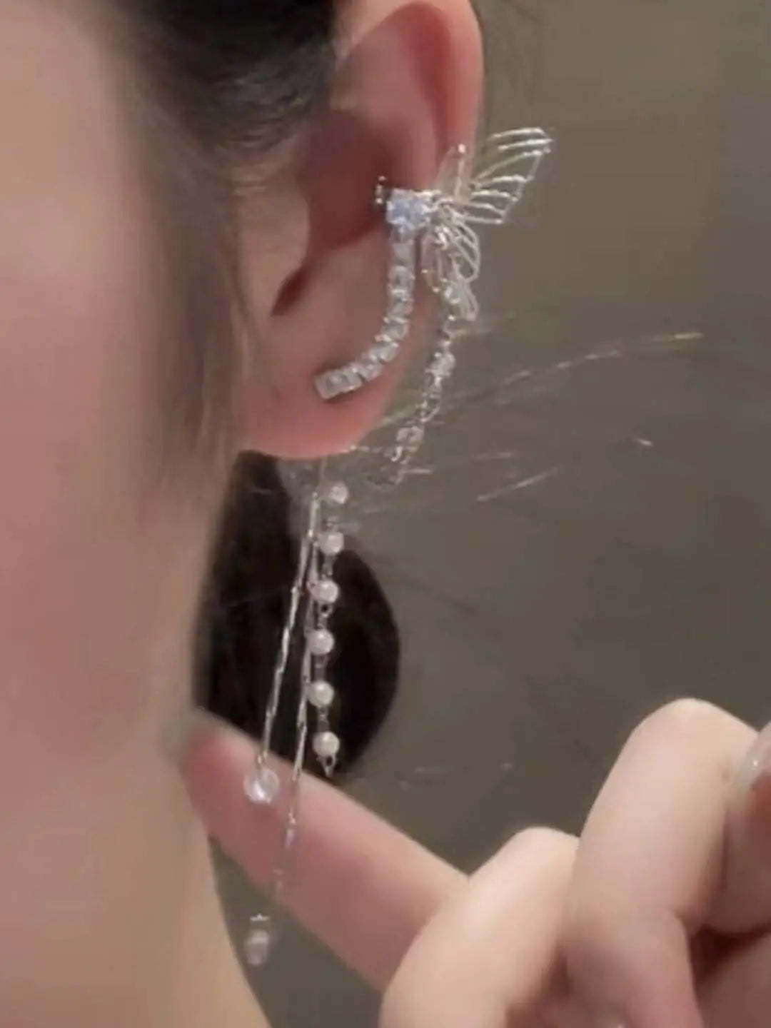 Ishhaara Dewdrop Flutter Earcuff