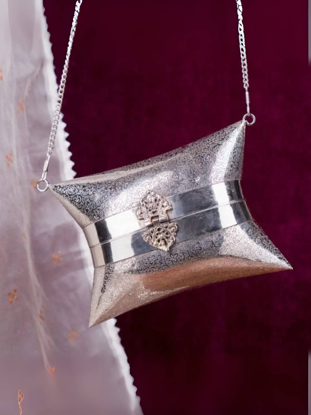 Ishhaara Elegant Silver Clutch Bag