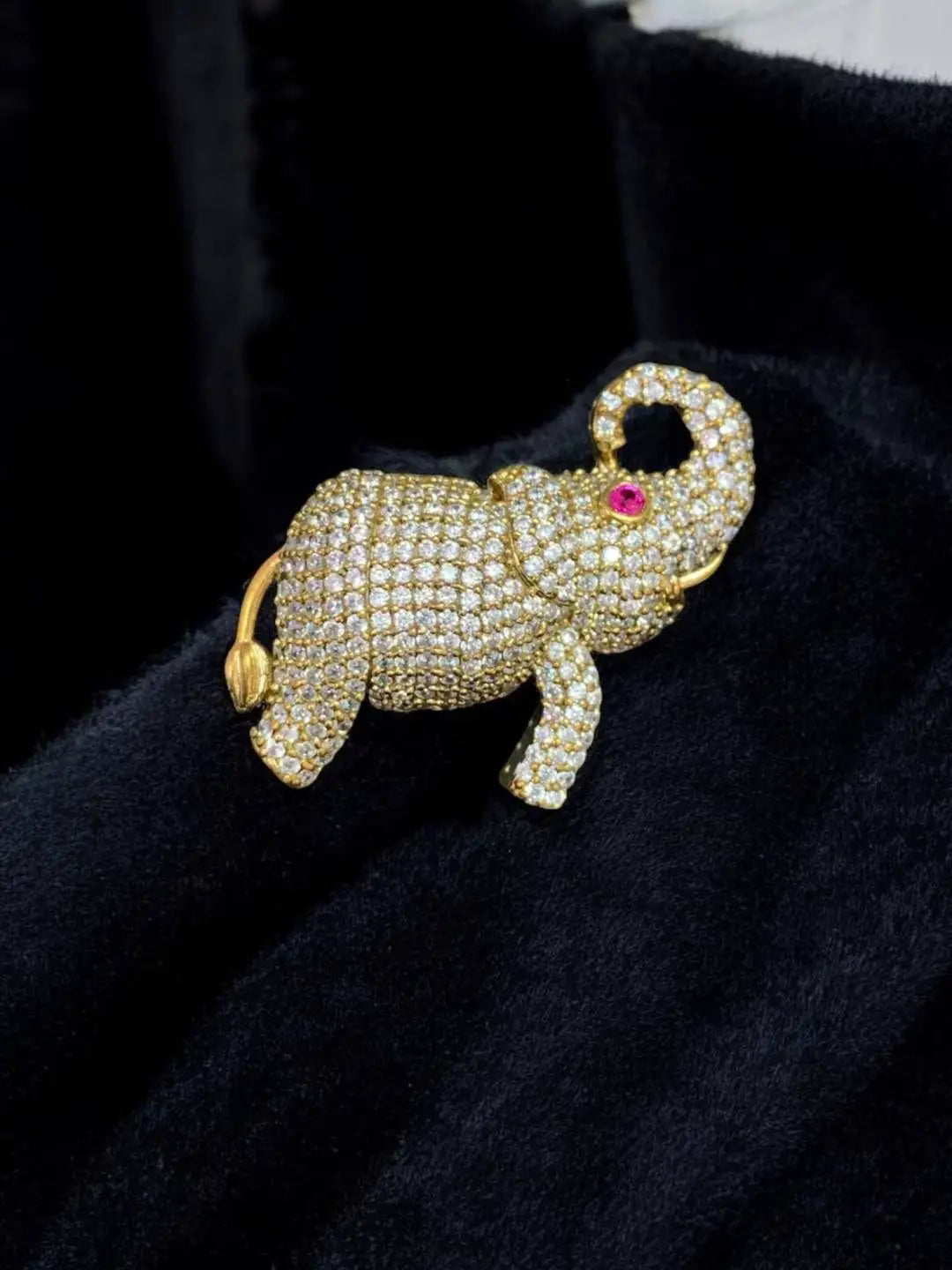 Ishhaara Elephant Style Gold Plated Men Brooch