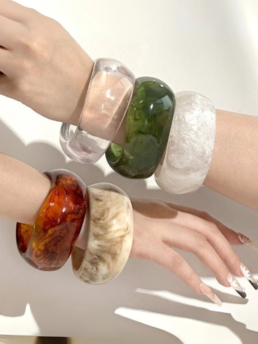 Ishhaara Emerald Swirl Bracelet