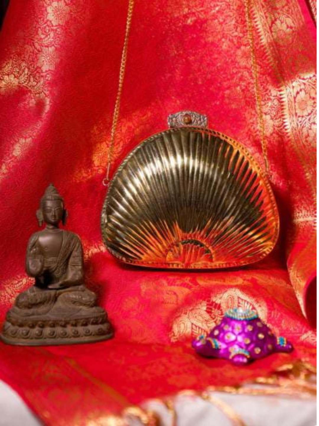 Ishhaara Ethnic Brass Bag In Shell Shape