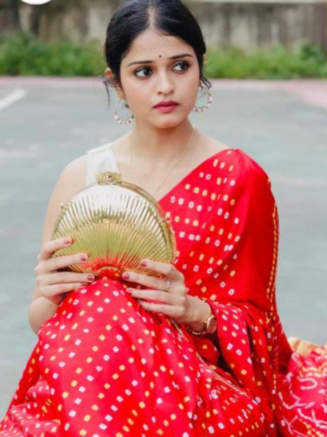 Ishhaara Ethnic Brass Bag In Shell Shape