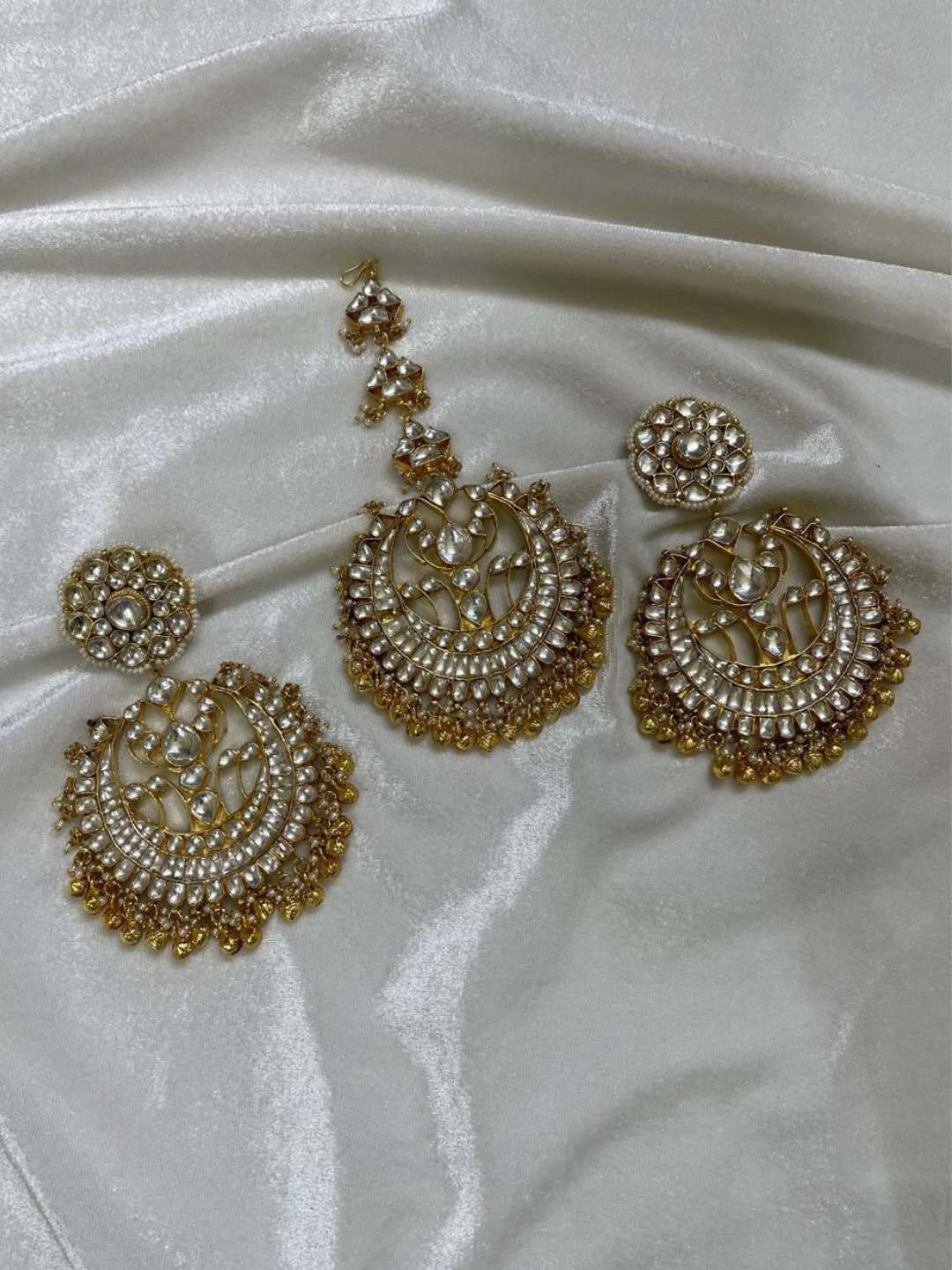 Ishhaara Ethnic Pachi Kundan Studded Chandbali Earrings With Maang Tikka