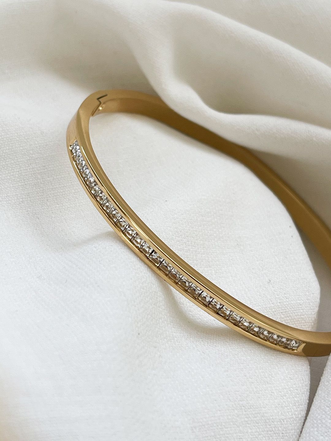 Ishhaara Everyday Gold Bling Stack Band