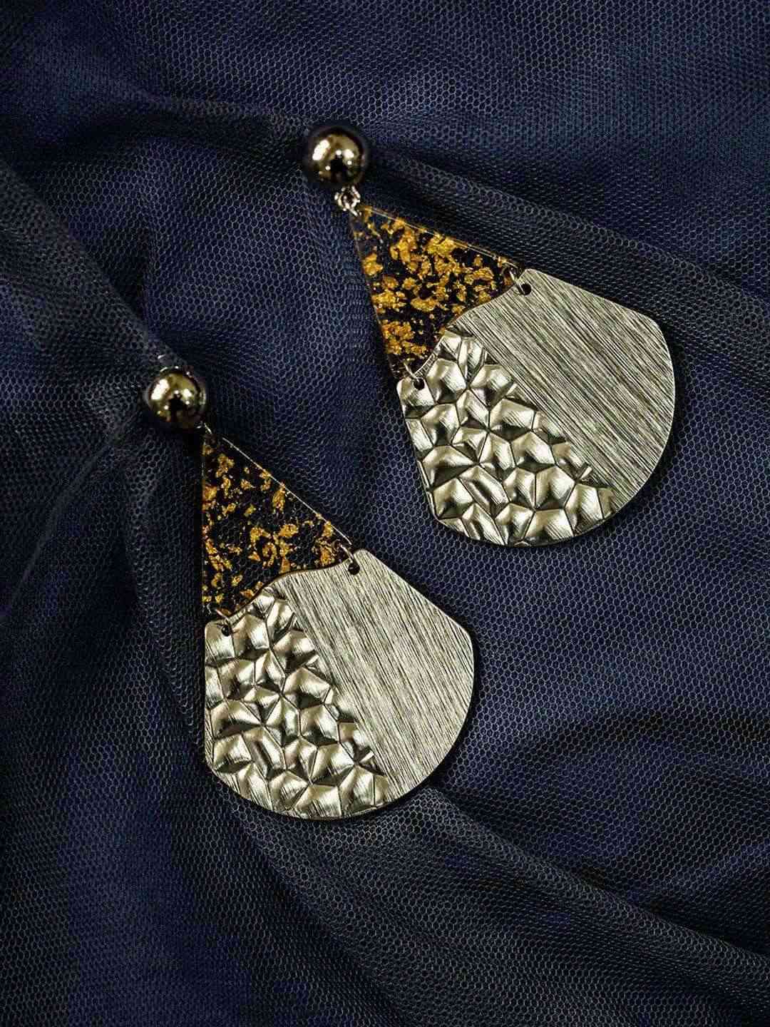 Ishhaara Fan Earrings Silver