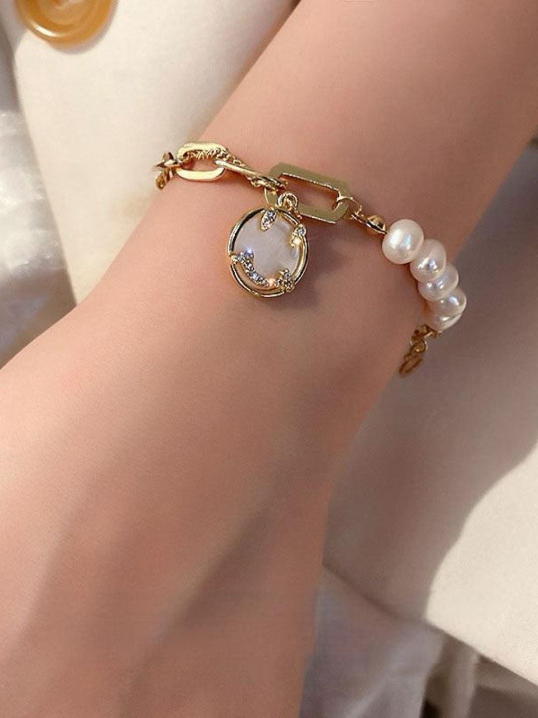 Ishhaara Fashion Freshwater Baroque Pearl Bracelet