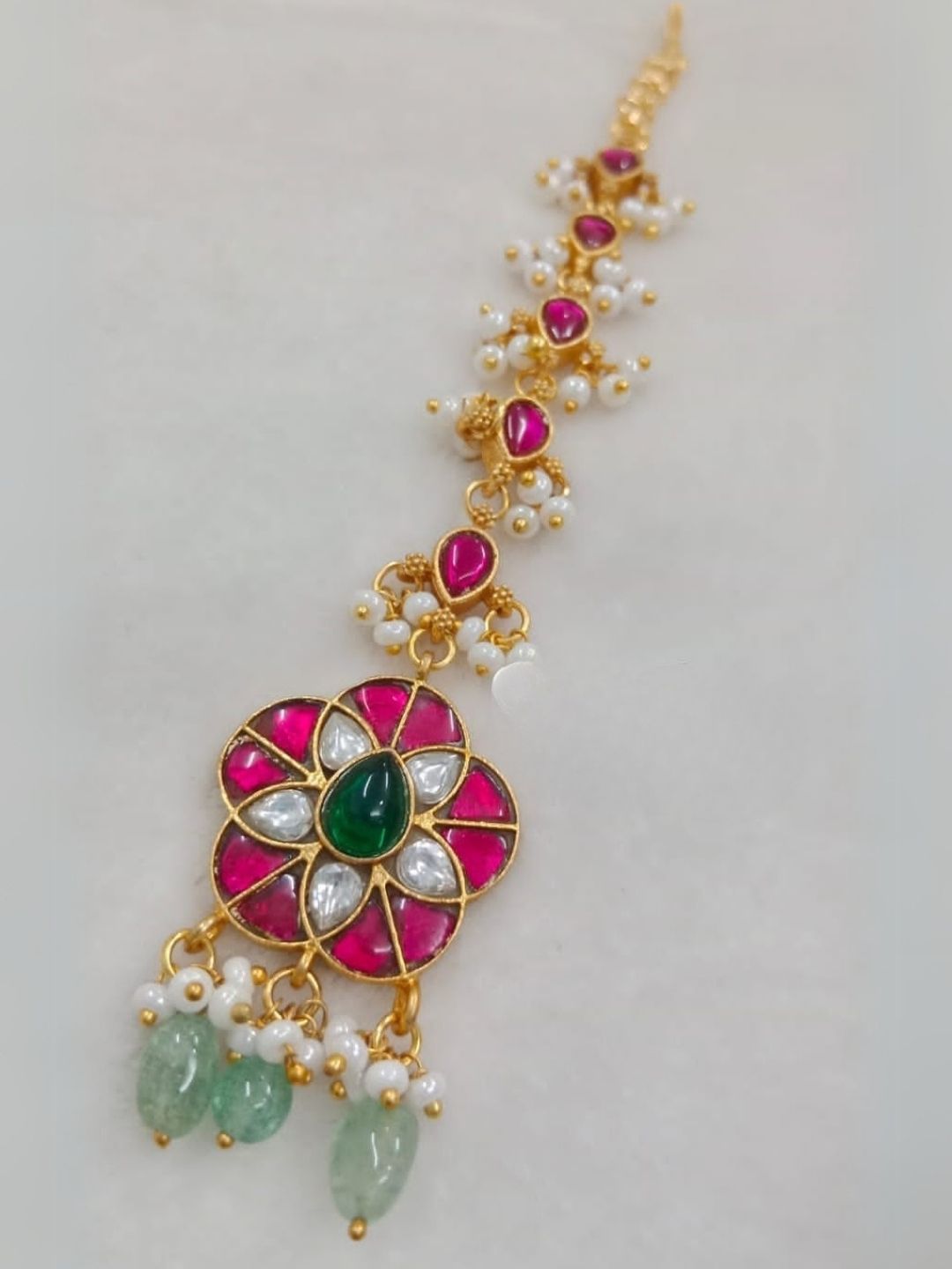 Buy Floral Shaped Pearl Kundan Maang Tikka Online Ishhaara